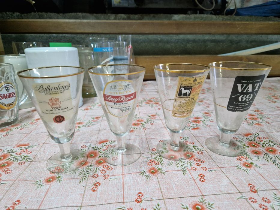 Copos antigos usados