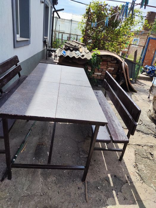 Срочно! Стол + 2 лавочки (в подарок ковер)