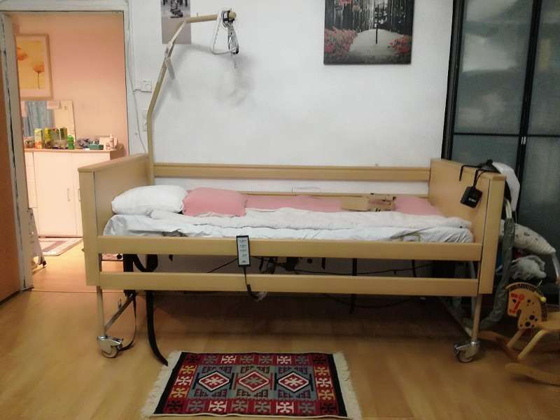 Łóżko rehabilitacyjne, szpitalne, drewniane wypożyczenie