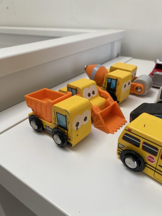 Ikea lillabo гараж з тягячем + машинки+чоловічки+ деревʼяні блоки