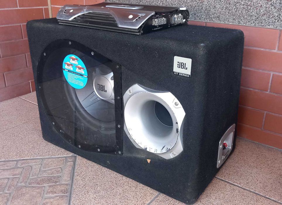 subwoofer i wzmacniacz do samochodu JBL skrzynia basowa