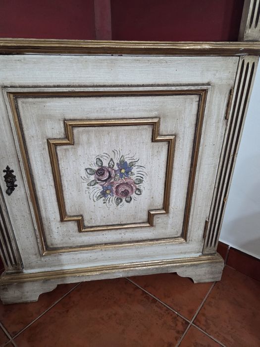 Movel antigo de canto