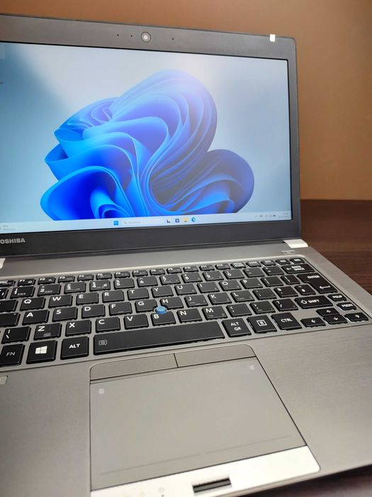 ULTRASMUKŁY LAPTOP | Toshiba | 13,3" FHD | i5-6GEN | 16GB RAM | 256SSD