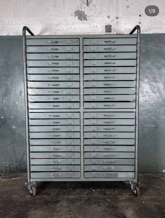Grande móvel arquivador industrial em ferro tubular