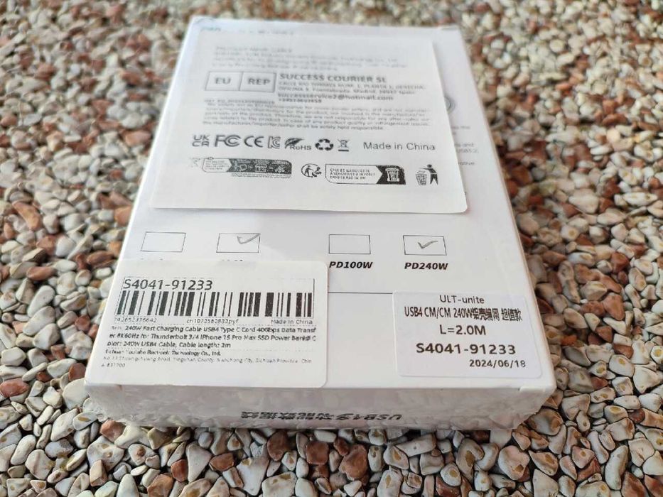 Przewód USB4 / Thunderbolt 4, 40Gbps, PD 240W. USB-C - USB-C. 2 m.