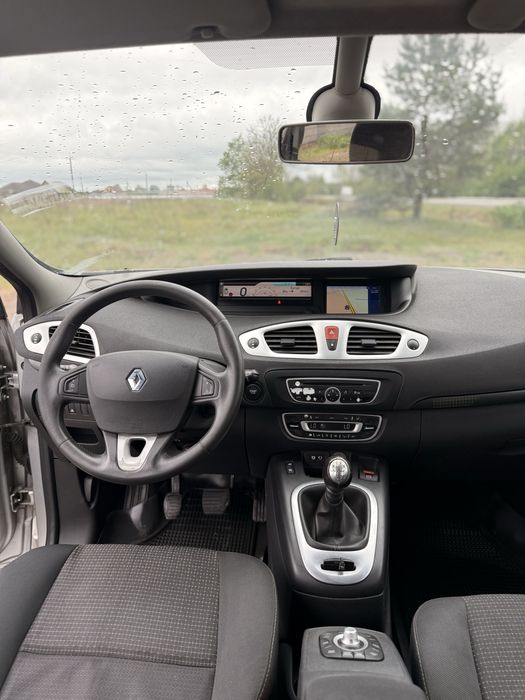 Продам Renault Scenic 2010