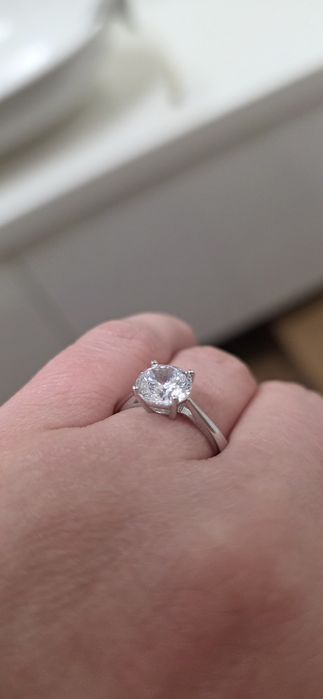 Каблучка з муасанітом в 2 карати