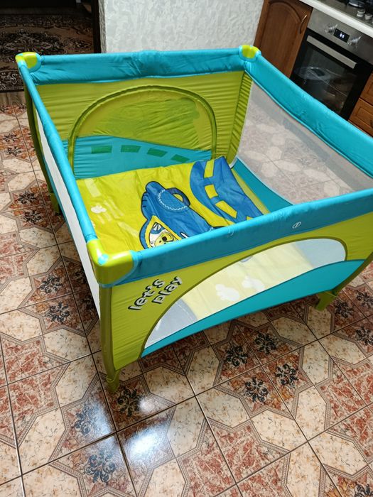 Продам дитячий манеж.