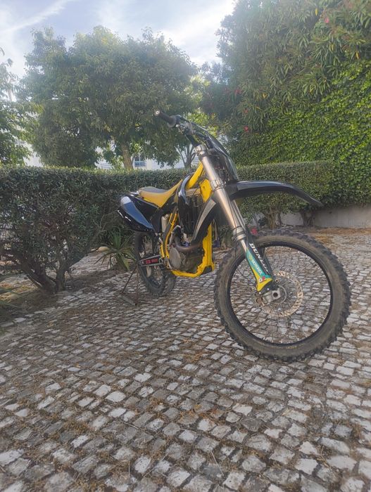 Suzuki rmz 250 matriculada com luzes troco por n-max ou x-max  ou parecido