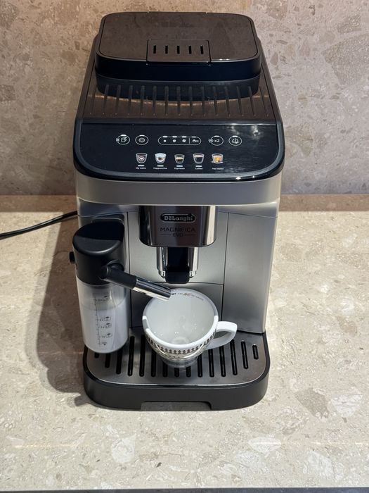 DeLonghi Magnifica Evo кавомашина