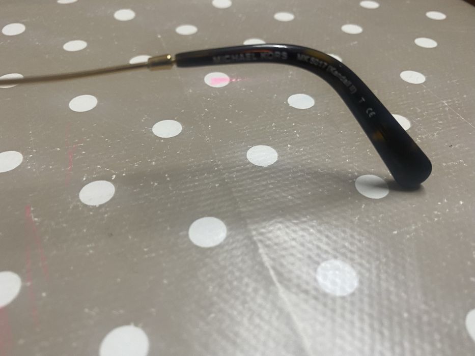 Oculos mickael kors e porta chaves