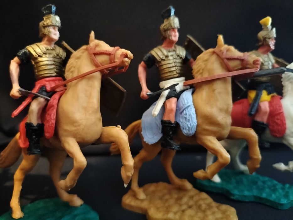 Timpo Romanos a Cavalo Raros com Botas Pretas