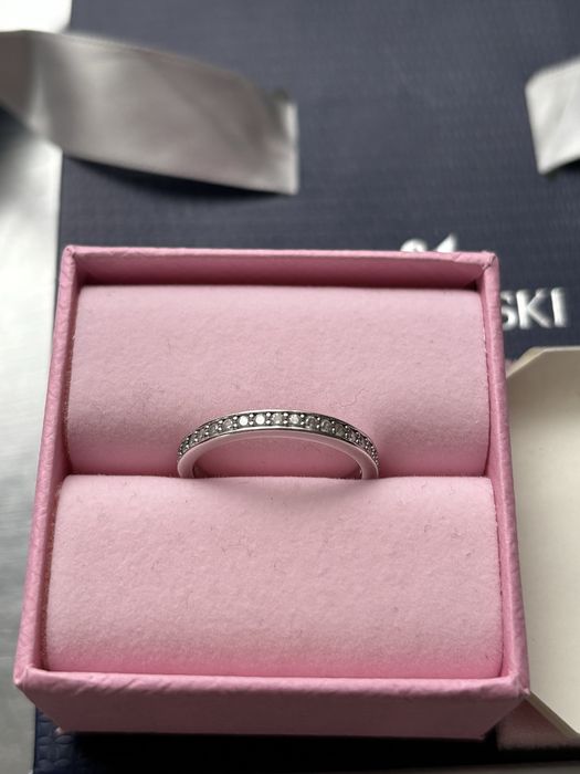 Pierścionek obrączka z cyrkoniami Swarovski 55