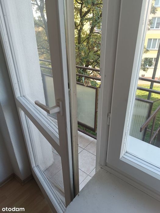 Południe - 2 piętro w bloku czteropiętrowym.