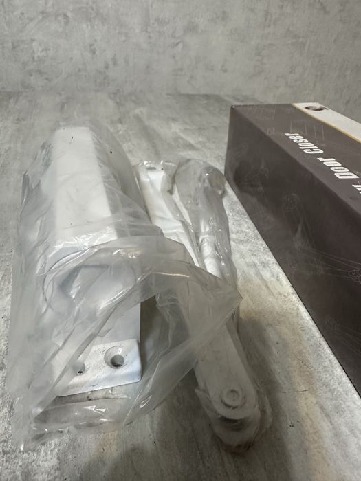 Доводчик для двері