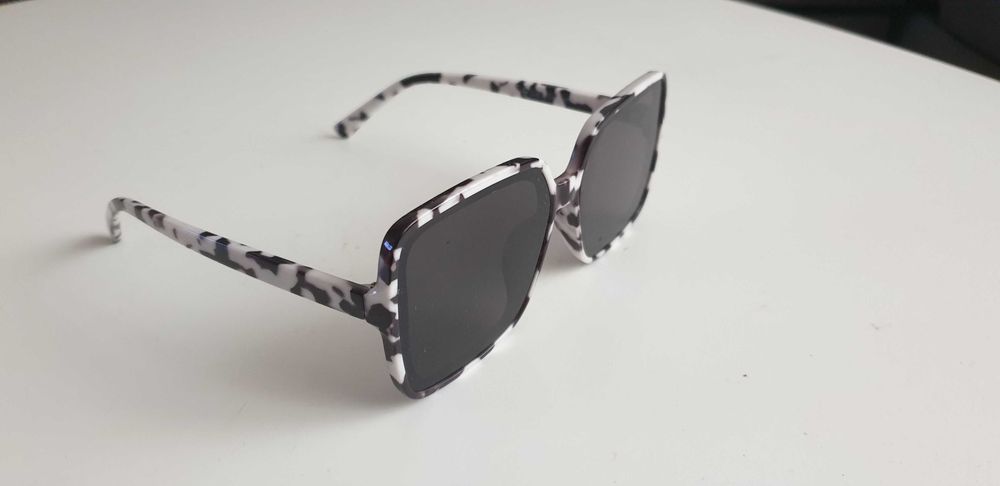 Starocie z Gdyni - Okulary przeciwsłoneczne rozstaw 13,5cm.