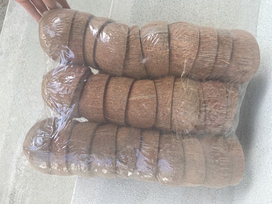Vendo metades de casca de coco