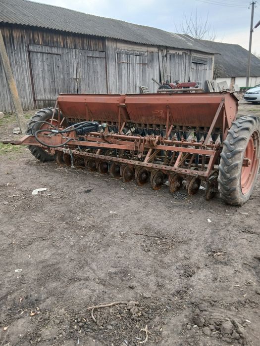 Продам сівалку і культиватор