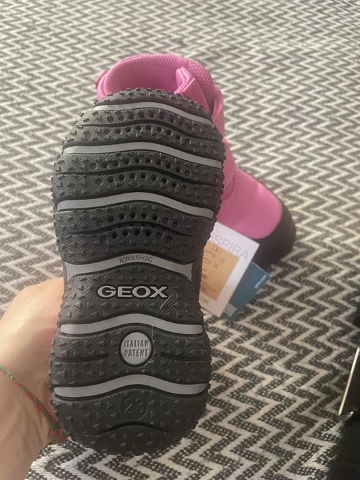 Geox  взуття для дівчинки 23 розмір нове