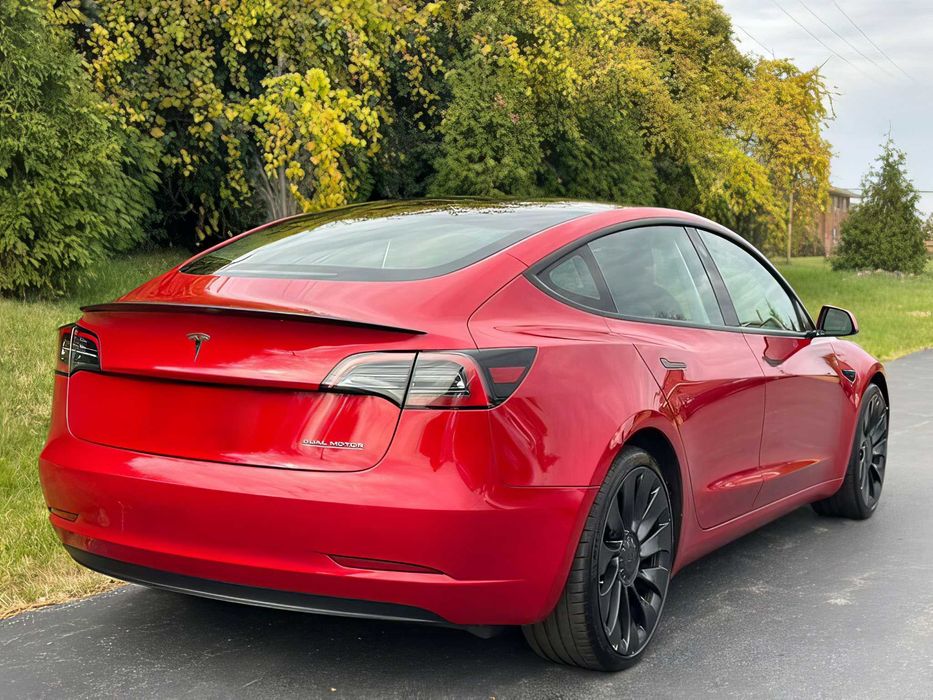 Tesla Model 3      2023