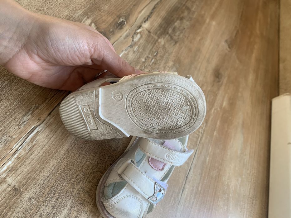 Дитячі шкіряні босоніжки 19