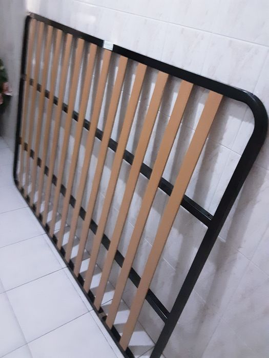 Estrado de cama 1m85cm x 1m33cm