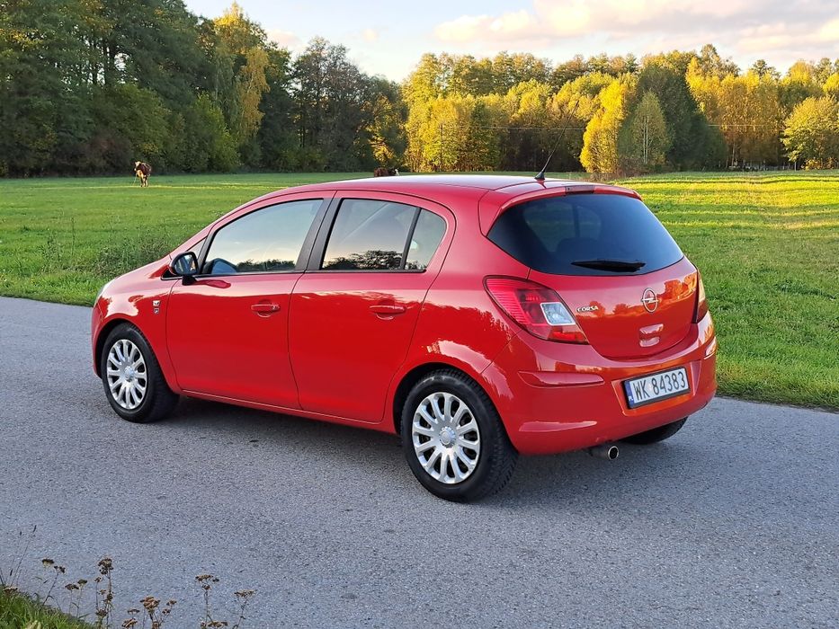 **Opel **Corsa**1.4**Bezyna **2010**Rok **