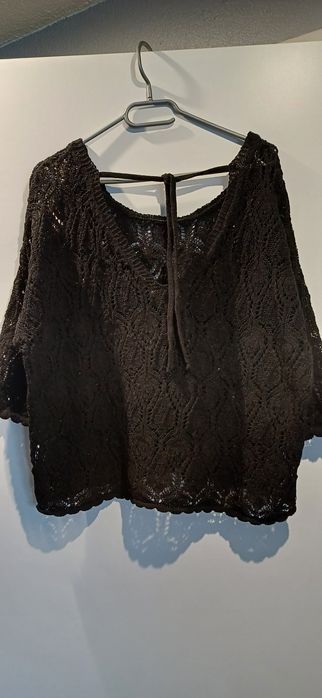 Ażurowy sweterek damski Reserved.