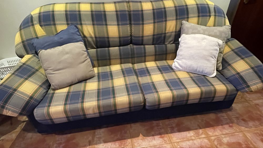 Sofá‑Cama 2 Lugares – Confortável e Robusto