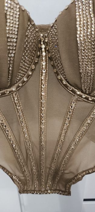 Gorset z diamentami