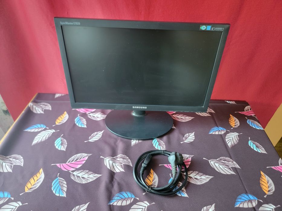 Монітор Samsung SyncMaster E1920N. Діагональ 18.5 дюйм.