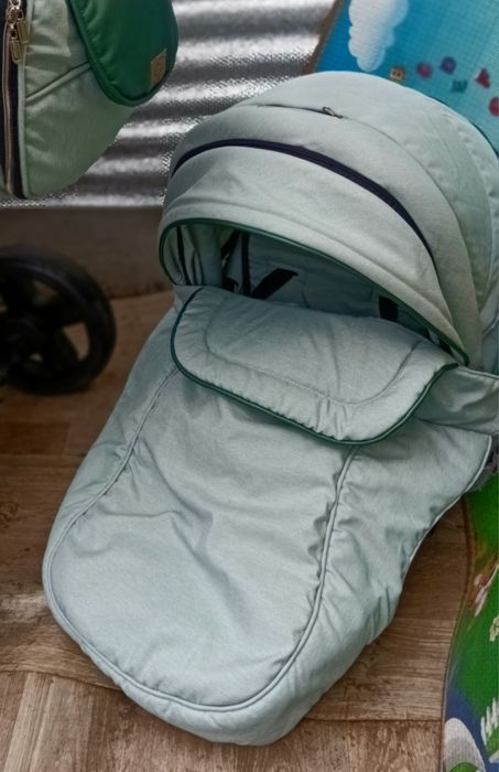 Продам дитячу коляску із 2-х блоків люлька+прогулка Baby Pram.