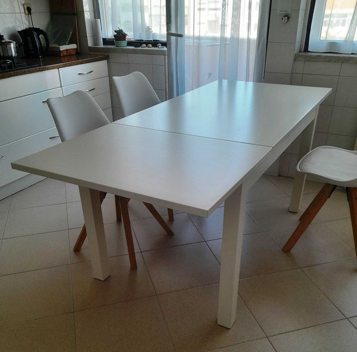 Mesa de jantar extensível IKEA em muito bom estado