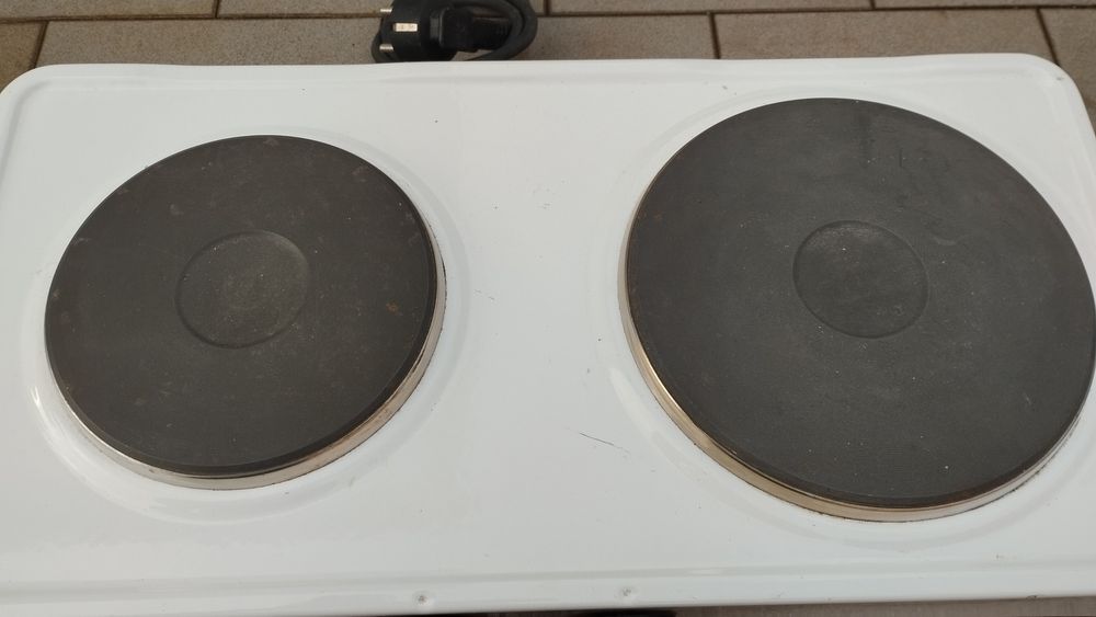 Fogão eléctrico de duas placas e um de uma