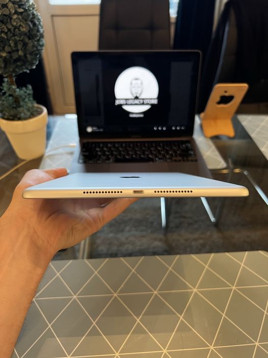 iPad 9th 256g Silver 10.2 ідеал Планшет з гарантією для ігор.малювання
