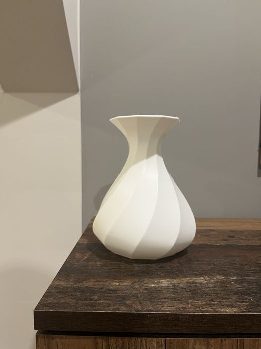 Wazon dekoracyjny – klasyczna forma | dekoracja wnętrza