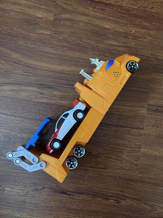 Грузовик игрушка