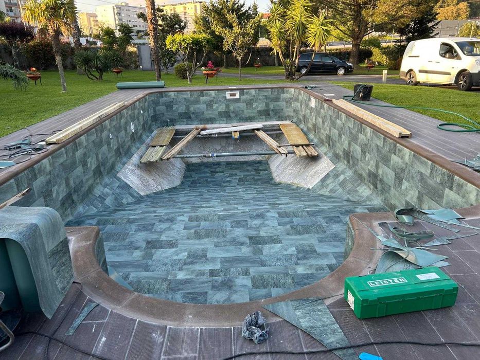 Movimentacao de terras desaterros construcao de piscinas