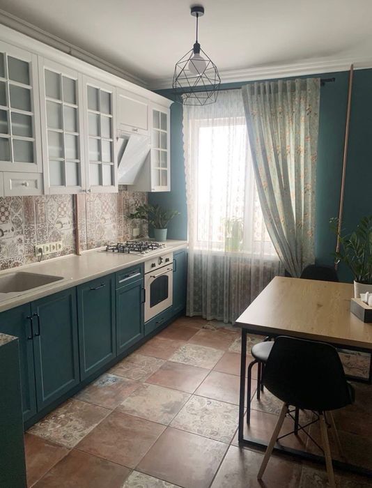 Продам 3 кімнатної квартири Відродження.