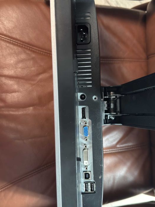 Monitor Dell P2210 22″ Pivot – DP/DVI/VGA
