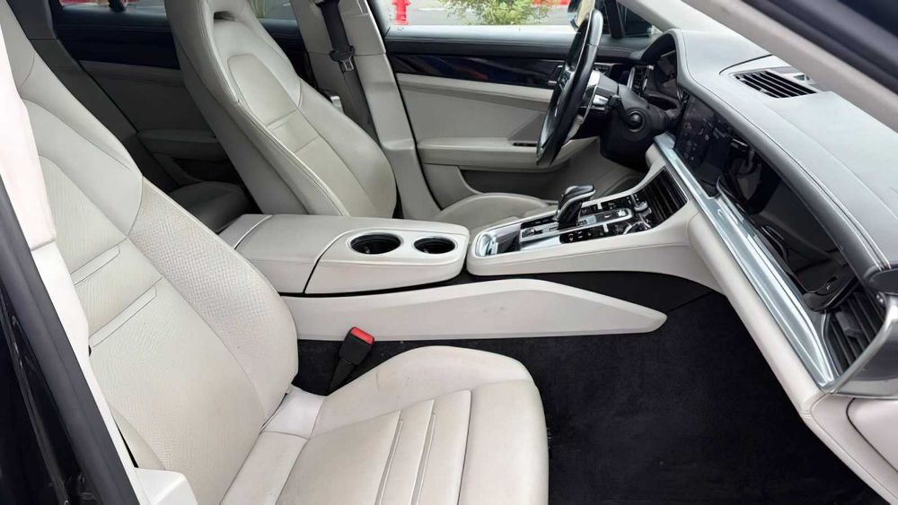 Porsche Panamera      2018