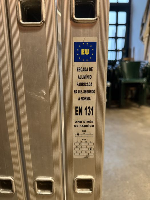 Escadote plataforma 3,80M