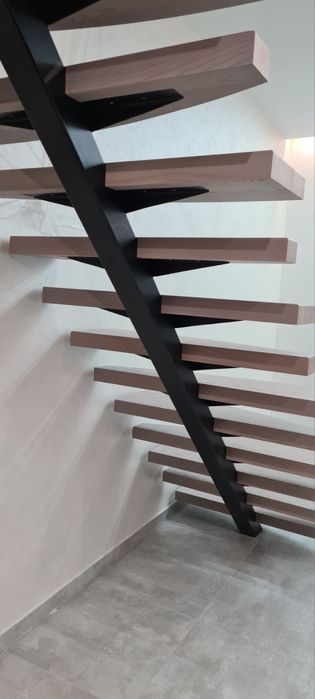 Лестницы в дом от производителя. Деревянные ступеньки