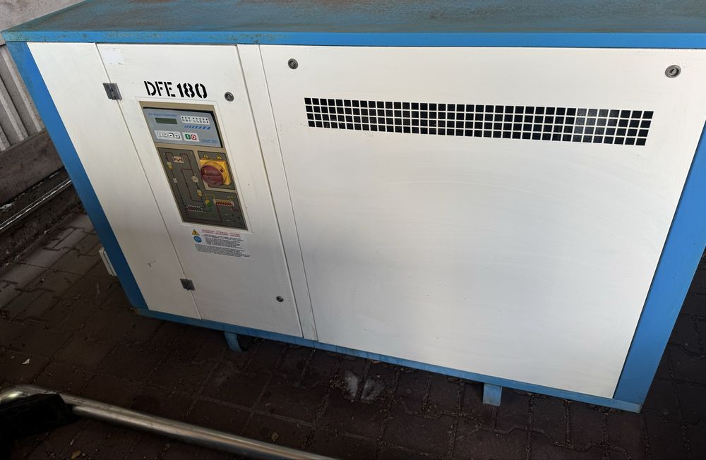 Kompresor CompAir L37 z osuszaczem DFE 180