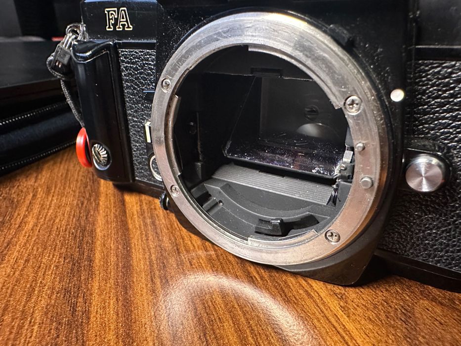 Lustrzanka analogowa Nikon FA