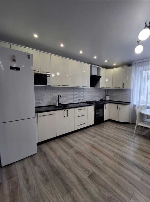 Продам Трикімнатну Квартиру , з Автономним Опаленням .Ремонт , техніка