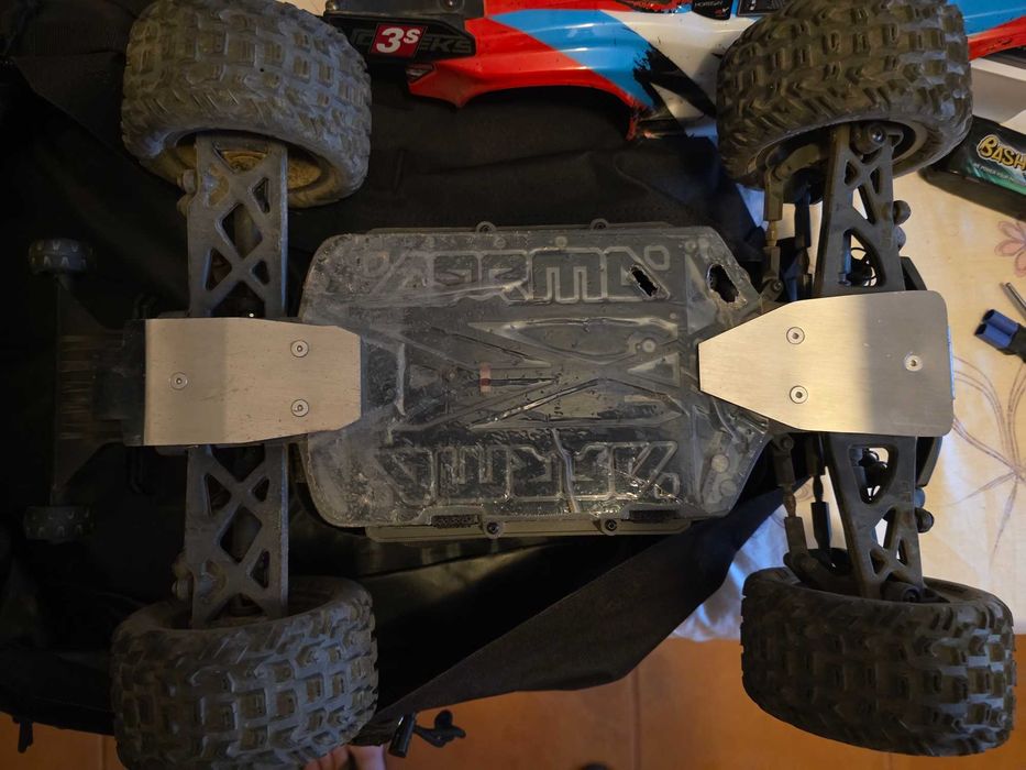 Carro Rc Arrma vortex BLX 4X4 como novo