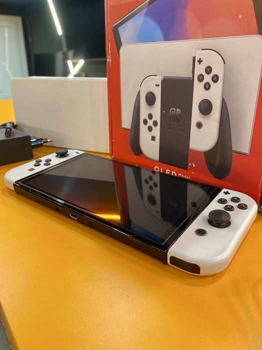 Nintendo Switch OLED з іграми у комплекті