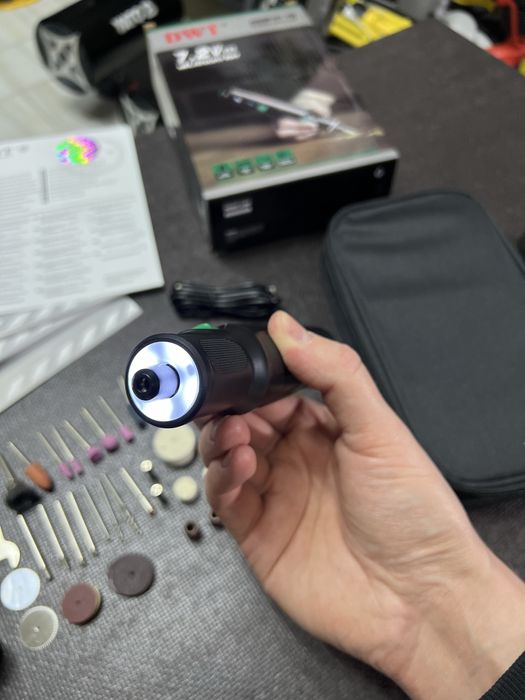 Мощный Гравер аккумуляторный DWT AGSP-07 TB + набор