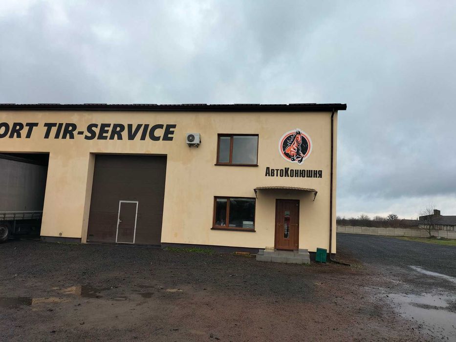 TIR - паркінг. Стоянка для вантажних автомобілів та спецтехніки.